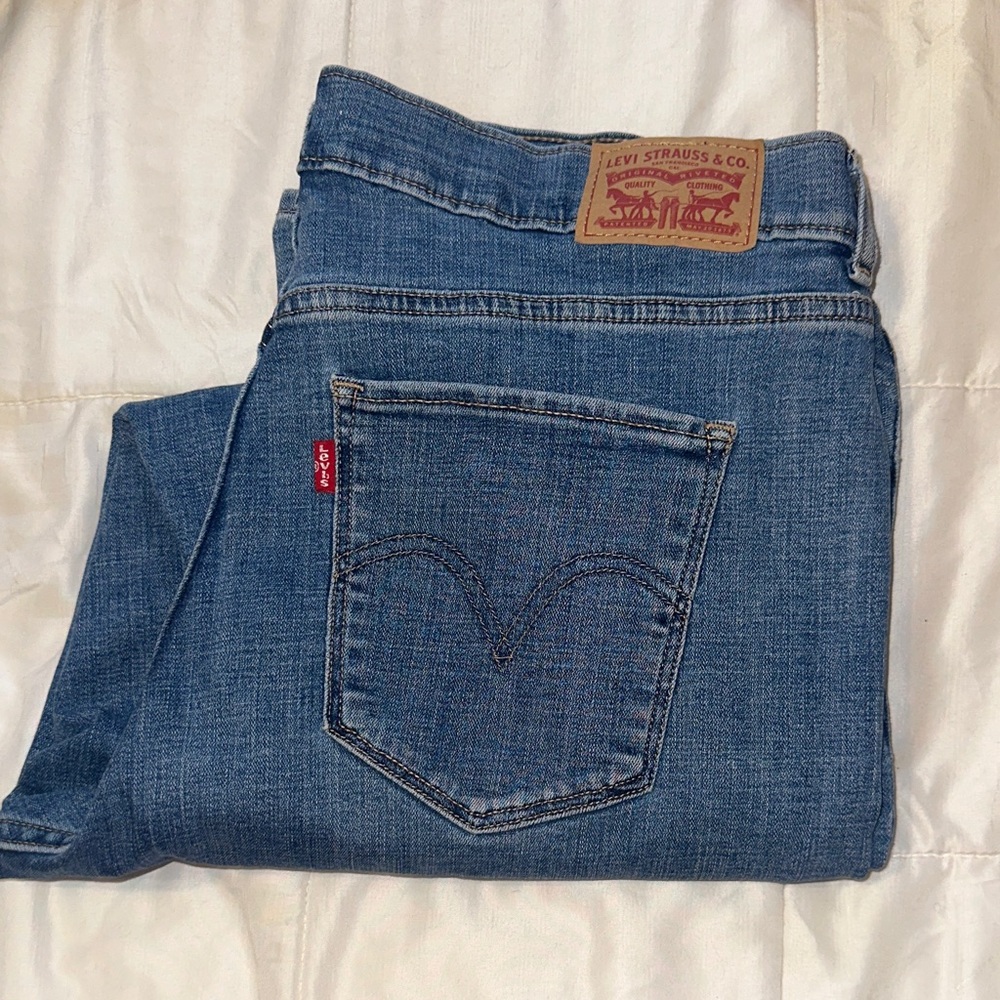 Levi's Classic Blue Jeans with Red Tab
